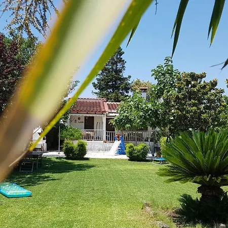 Prázdninový dům Country House By The Sea !!! Karavómilos