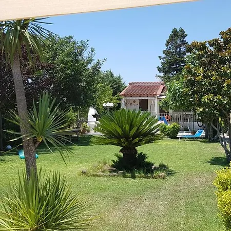 Country House By The Sea !!! Karavomilos (Central Greece)